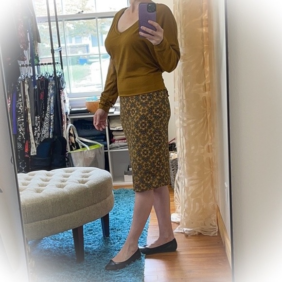 Beautiful New With Tag Lularoe Cassie Pencil Skirt - Picture 2 of 8